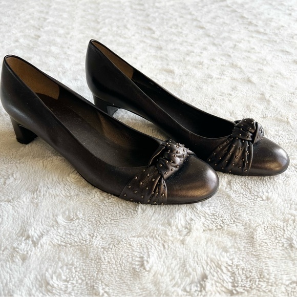 Stuart Weitzman Heels Pumps Womens 8.5 N Brown Dotson Leather Studded 1.75” Bow - Picture 1 of 10